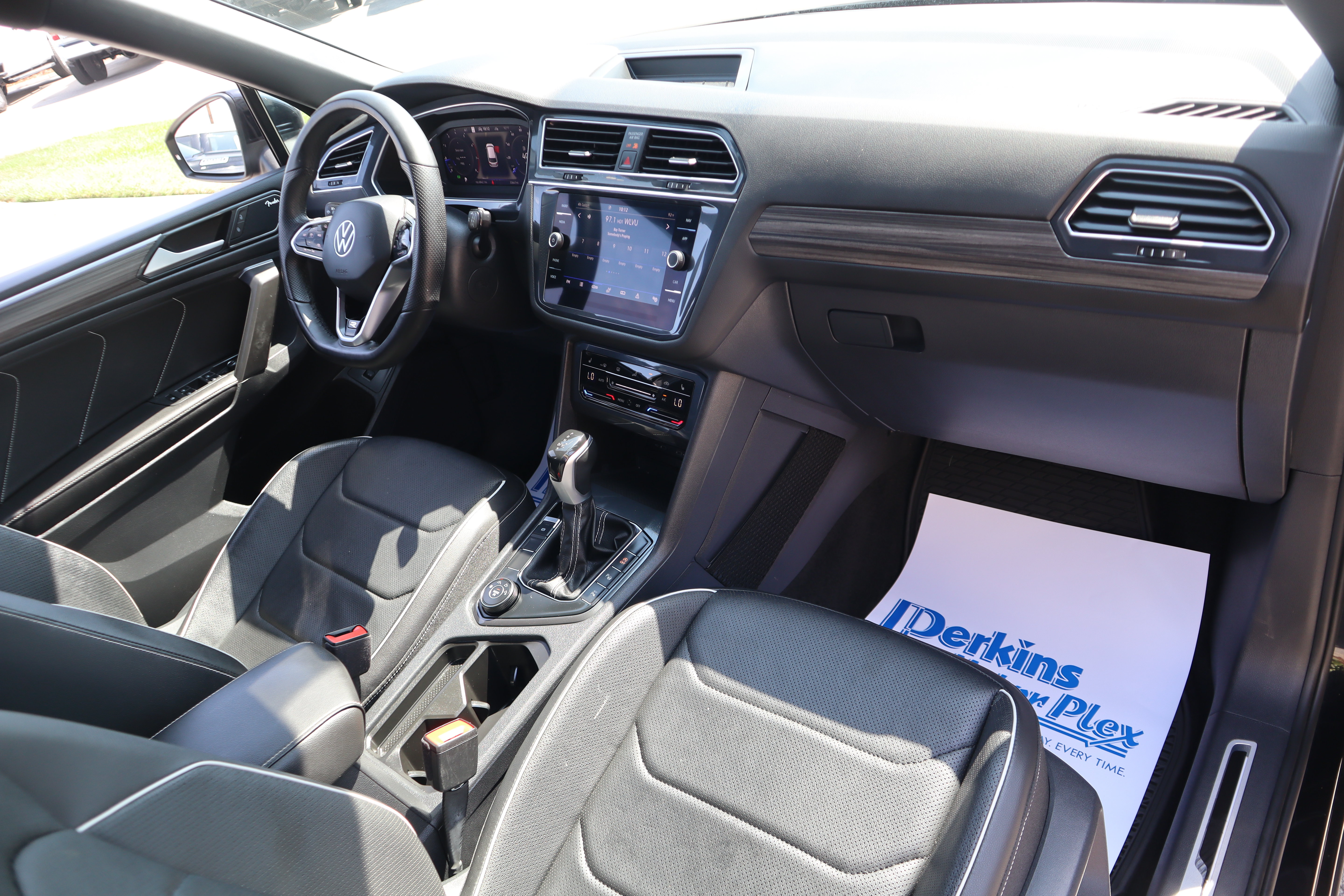 Used 2022 Volkswagen Tiguan SEL R-Line AWD/4WD image 34