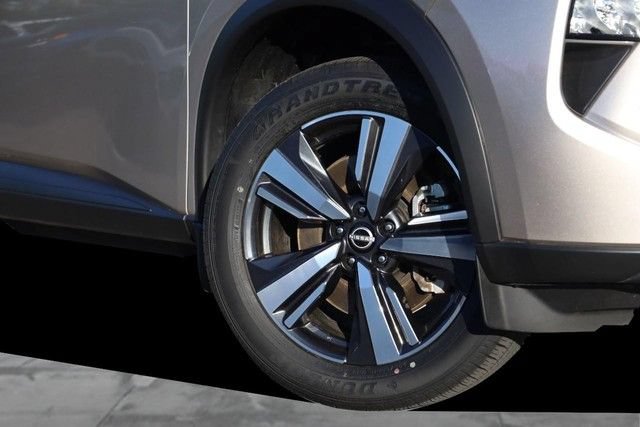 Certified 2025 Nissan Rogue SL w/ Tech Package AWD/4WD image 3