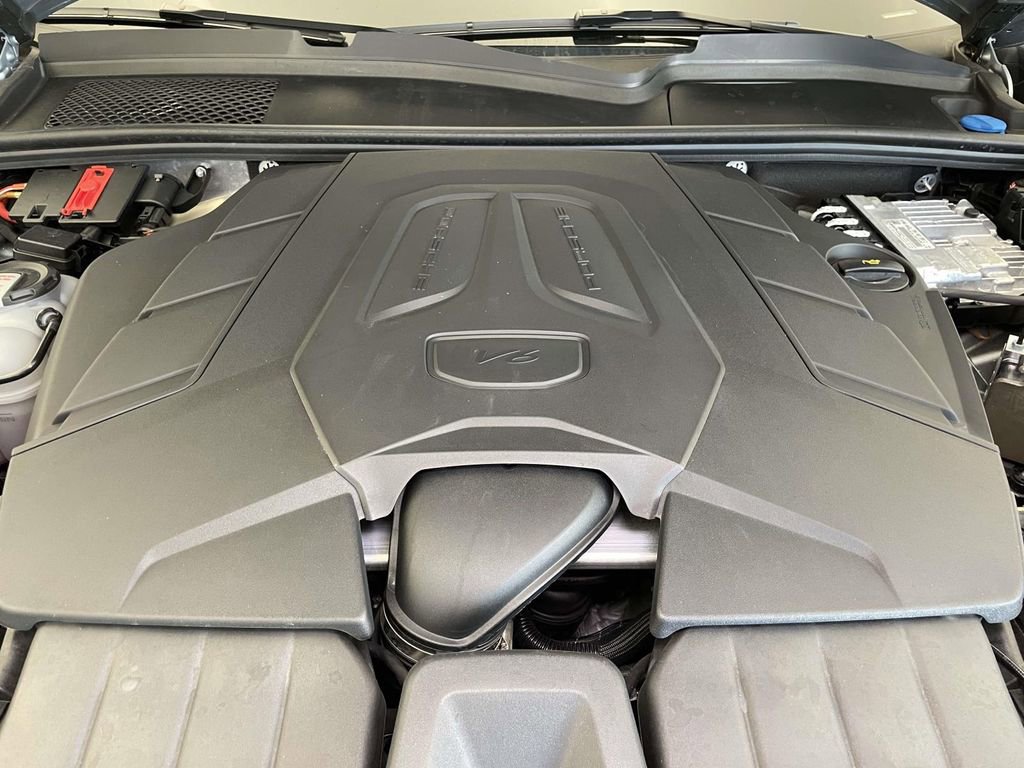 Used 2024 Porsche Cayenne image 25