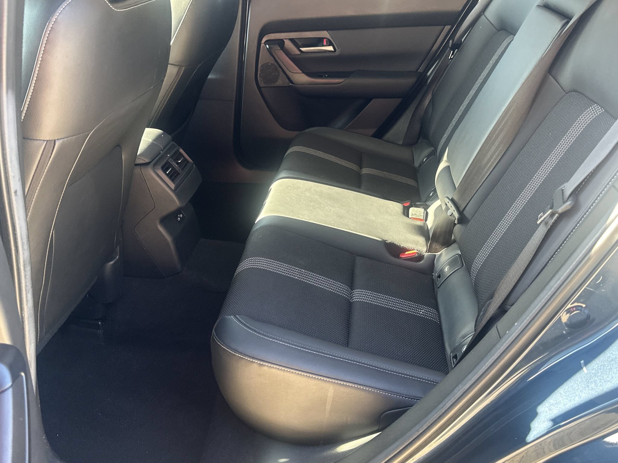 Used 2025 MAZDA CX-50 AWD 2.5 S w/ Preferred Package image 18