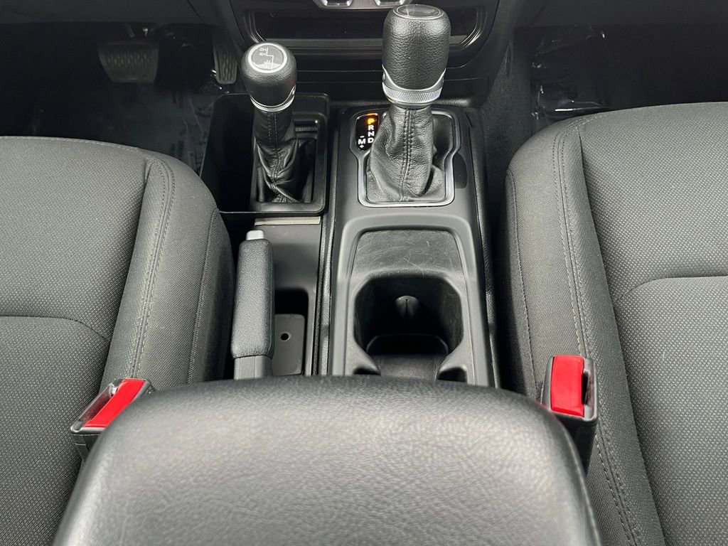 Used 2022 Jeep Wrangler Unlimited Sport w/ Sun And Sound Package image 25