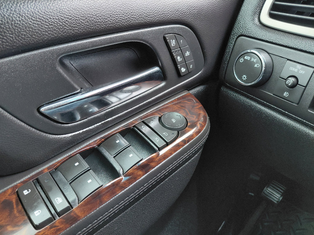 Used 2011 GMC Yukon XL Denali AWD/4WD image 24