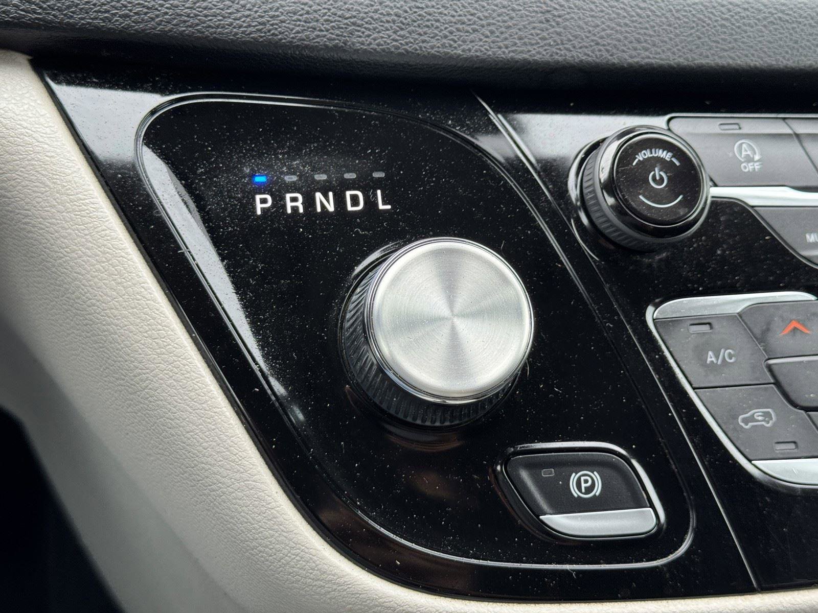 Used 2023 Chrysler Voyager LX image 16
