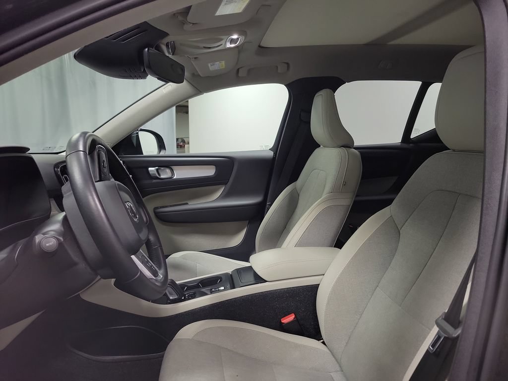 Used 2020 Volvo XC40 T5 Momentum w/ Protection Package Premier AWD/4WD image 15