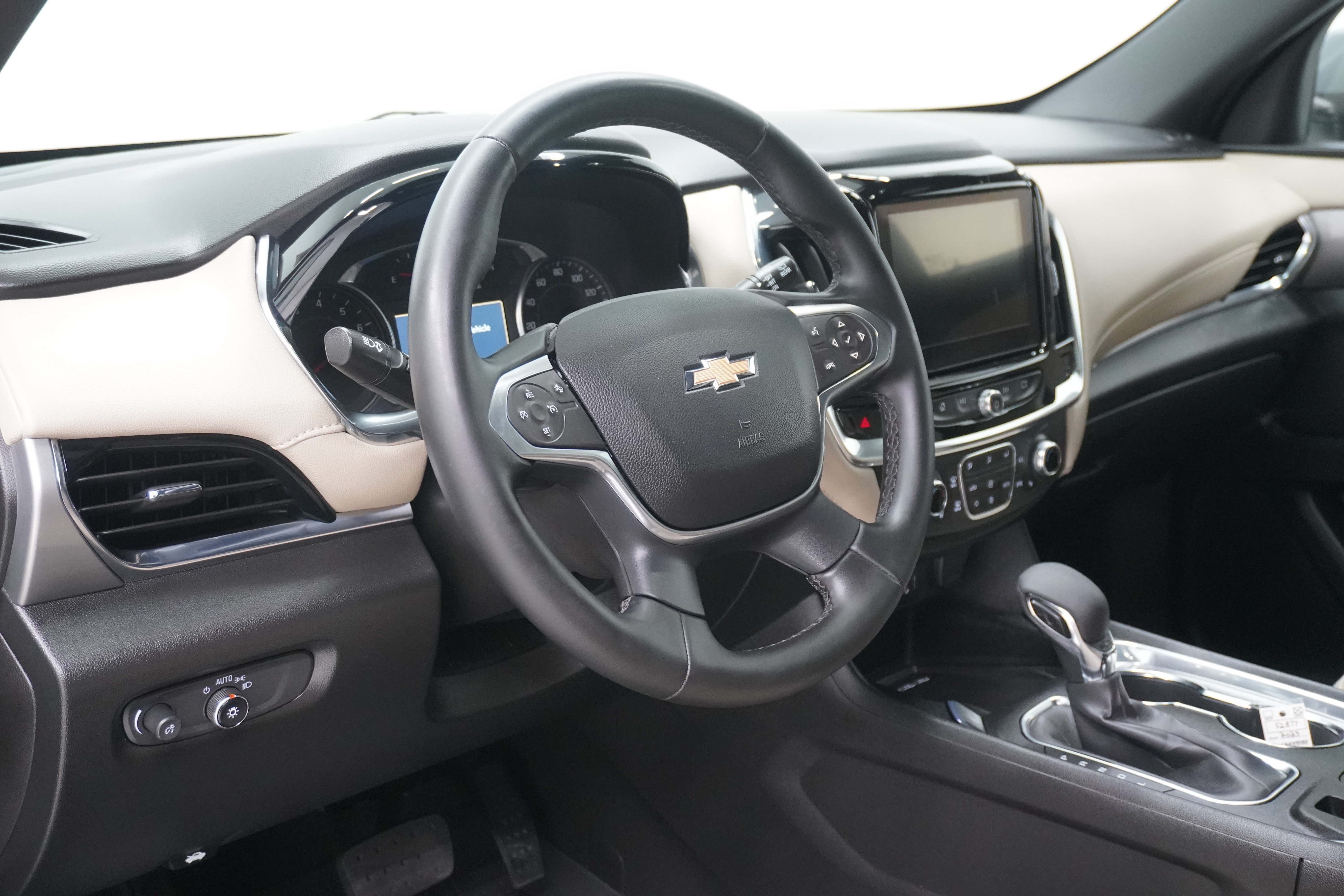 Used 2023 Chevrolet Traverse LT w/ LPO, Cargo Package AWD/4WD image 10