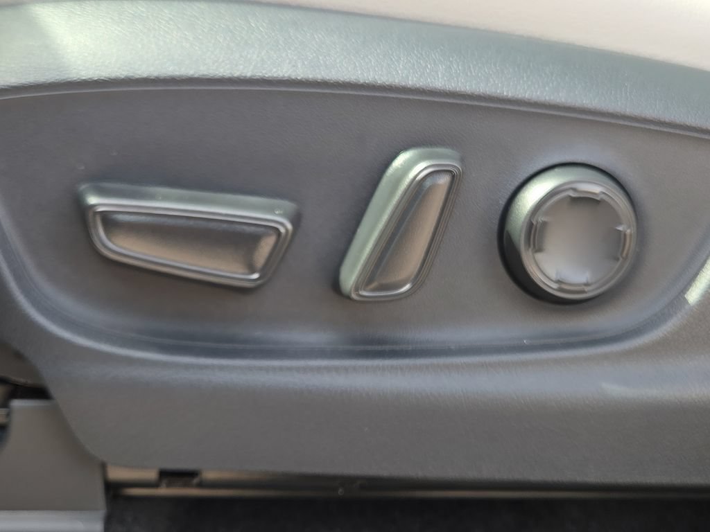 New 2026 Toyota Tacoma Limited AWD/4WD image 19