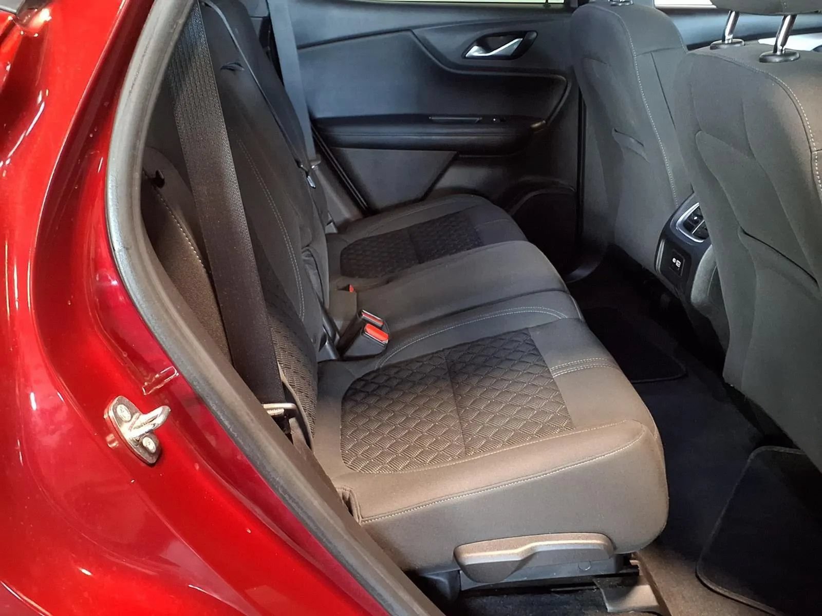 Used 2019 Chevrolet Blazer LT FWD image 11
