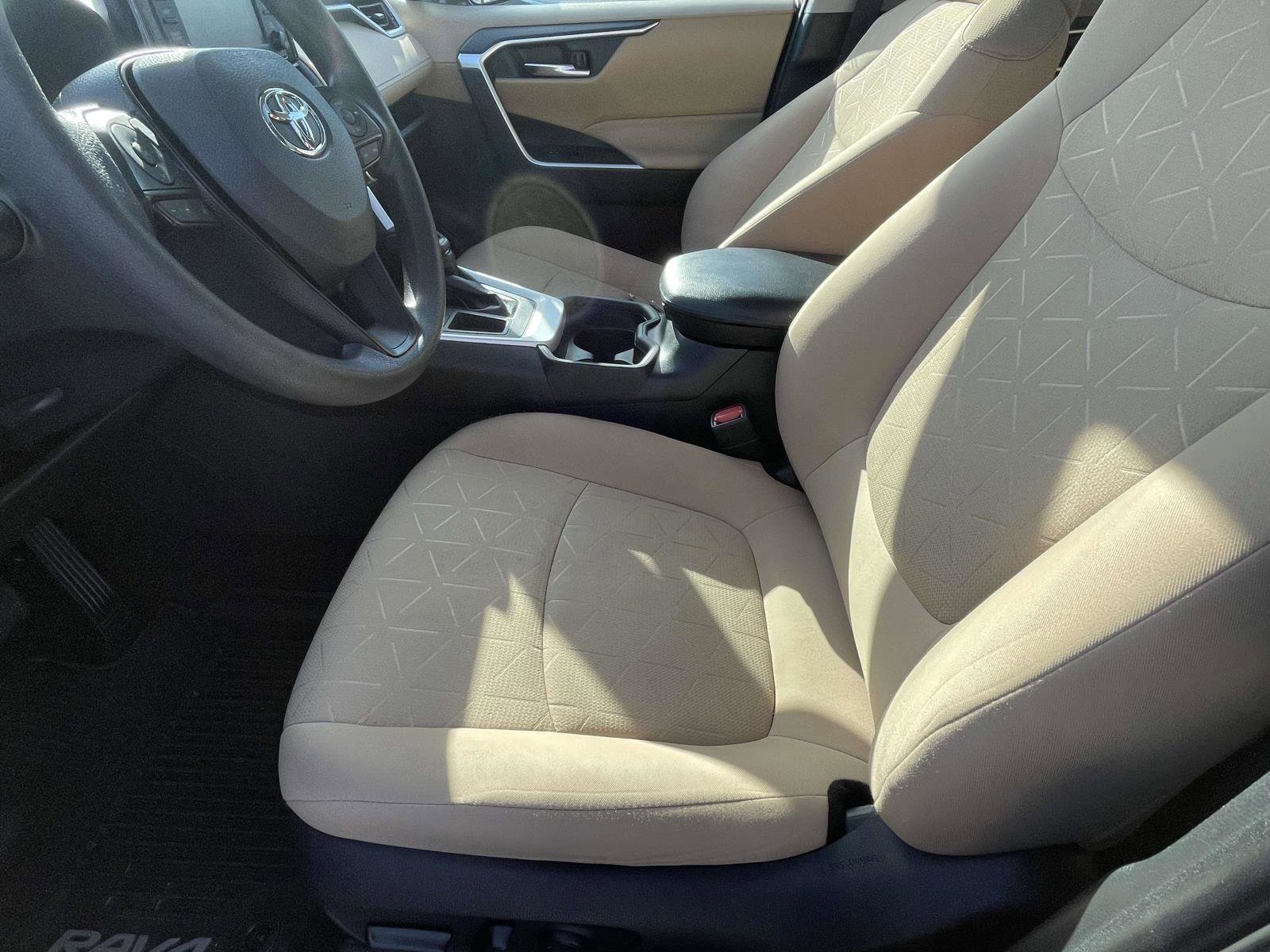 Used 2020 Toyota RAV4 XLE w/ Convenience Package image 6