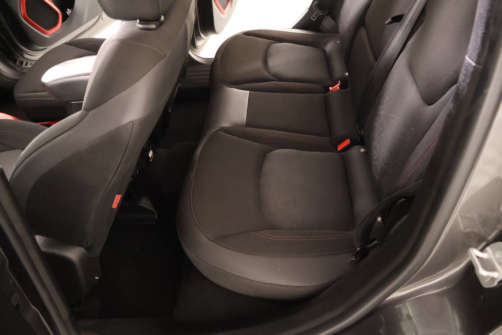 Used 2019 Jeep Renegade Trailhawk w/ UConnect 8.4 Nav Group AWD/4WD image 12