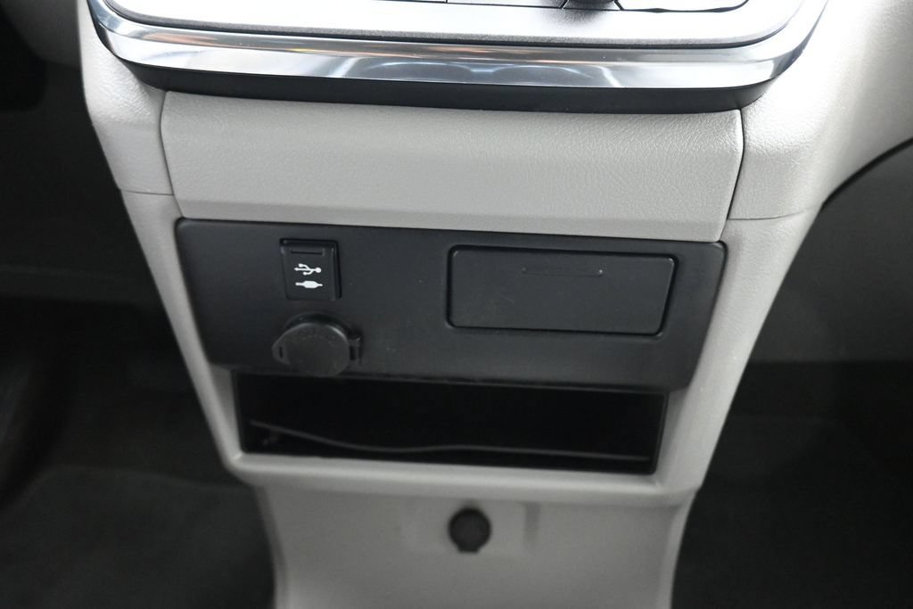 Used 2018 Toyota Sienna LE w/ Carpet Mat Package FWD image 20