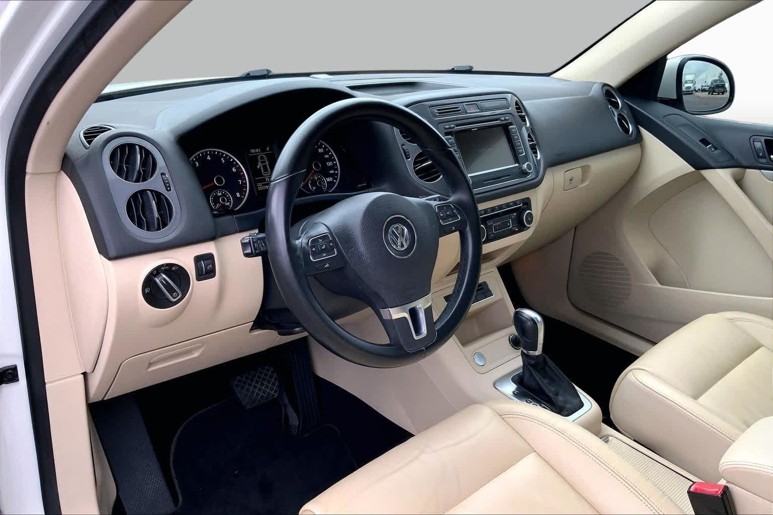 Used 2012 Volkswagen Tiguan SEL FWD image 17