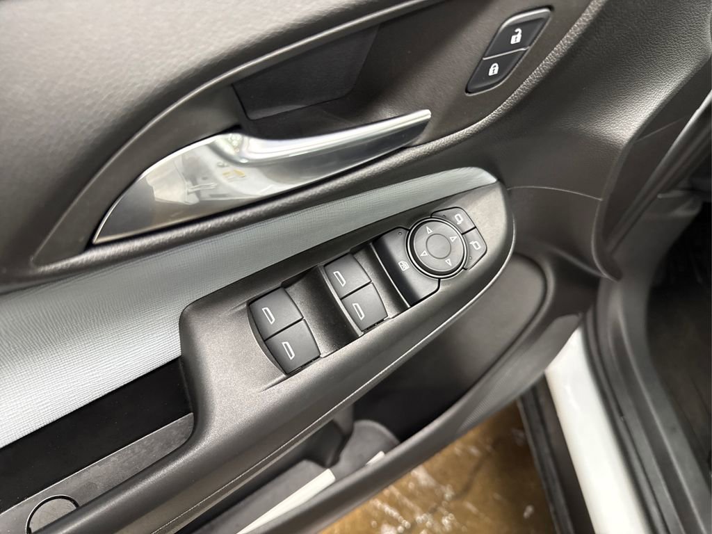 Used 2024 Buick Envista Preferred image 31