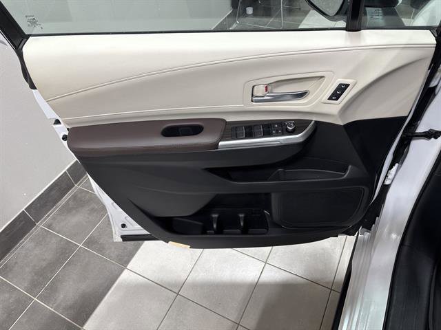 Used 2024 Toyota Sienna Platinum image 17