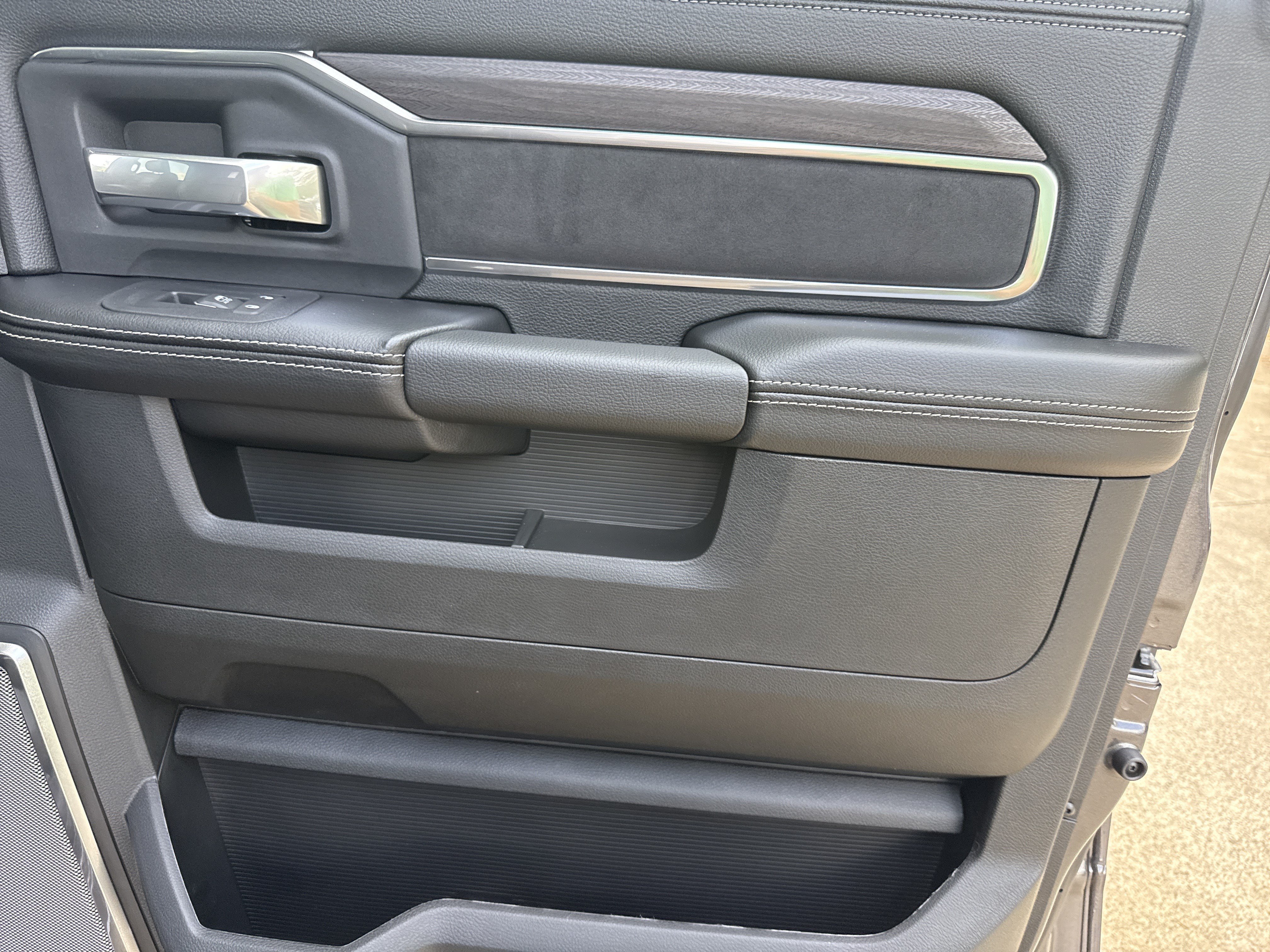 New 2026 RAM 5500 4x4 Crew Cab w/ Laramie Trim Package image 17