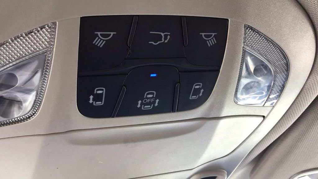 Used 2023 Chrysler Pacifica Limited image 32