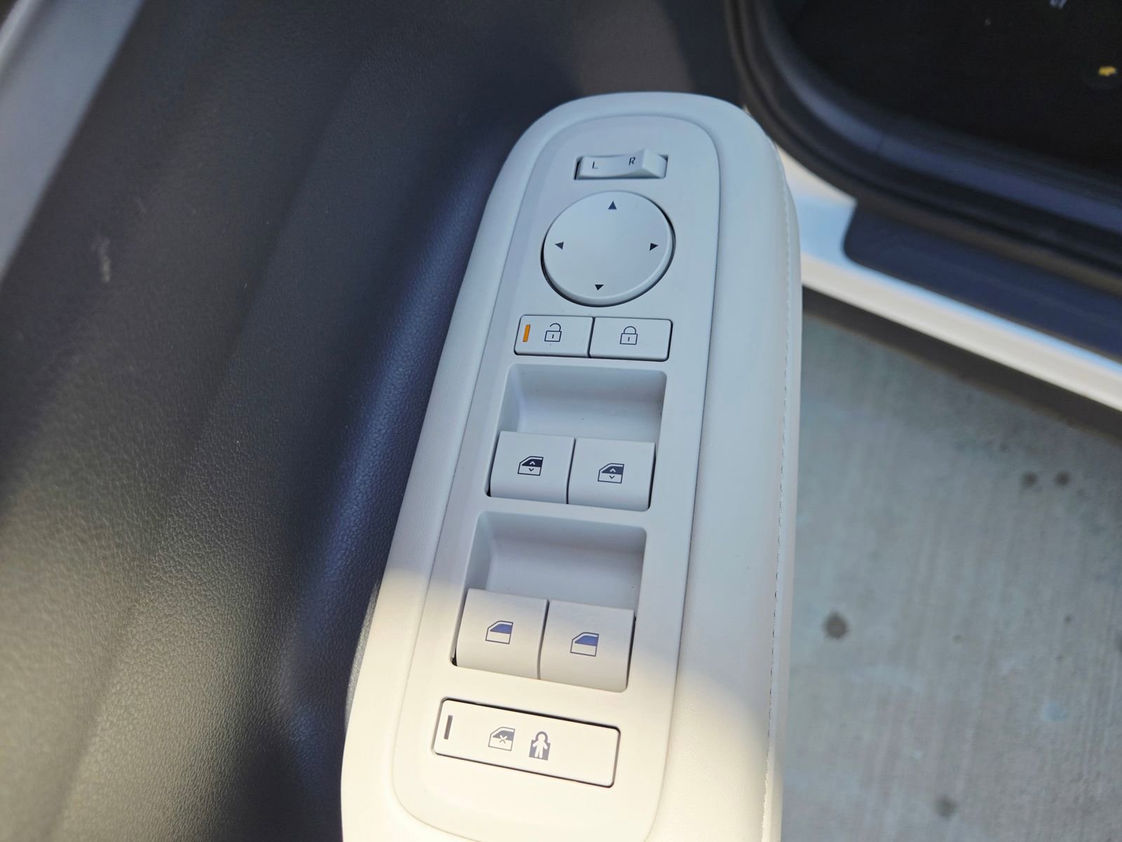 Used 2024 Hyundai Santa Fe SEL image 32