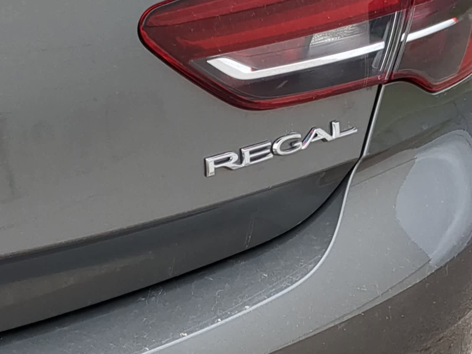 Used 2018 Buick Regal Essence w/ Driver Confidence Package #1 FWD image 13
