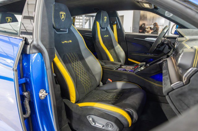 Used 2024 Lamborghini Urus Performante AWD/4WD image 54
