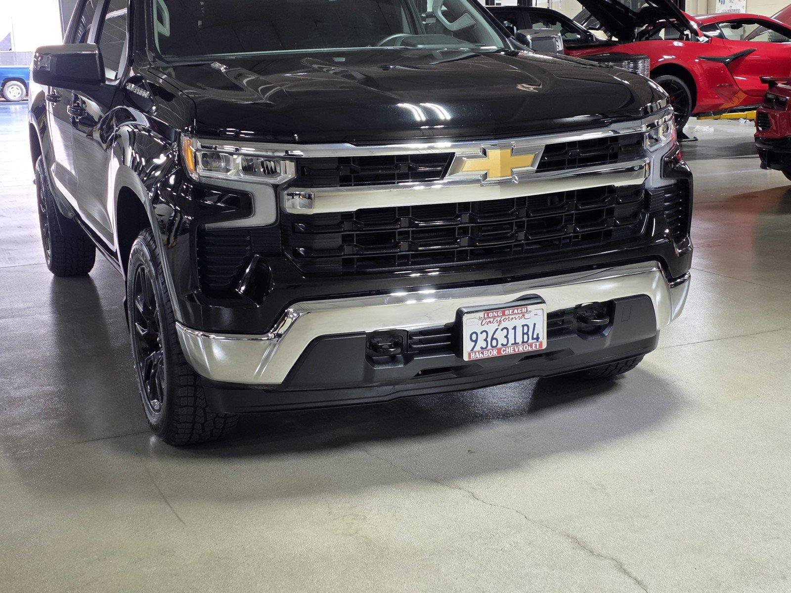 Used 2025 Chevrolet Silverado 1500 LT AWD/4WD image 9