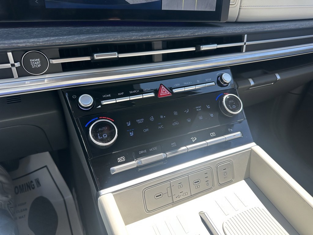 Used 2025 Hyundai Santa Fe Limited image 24