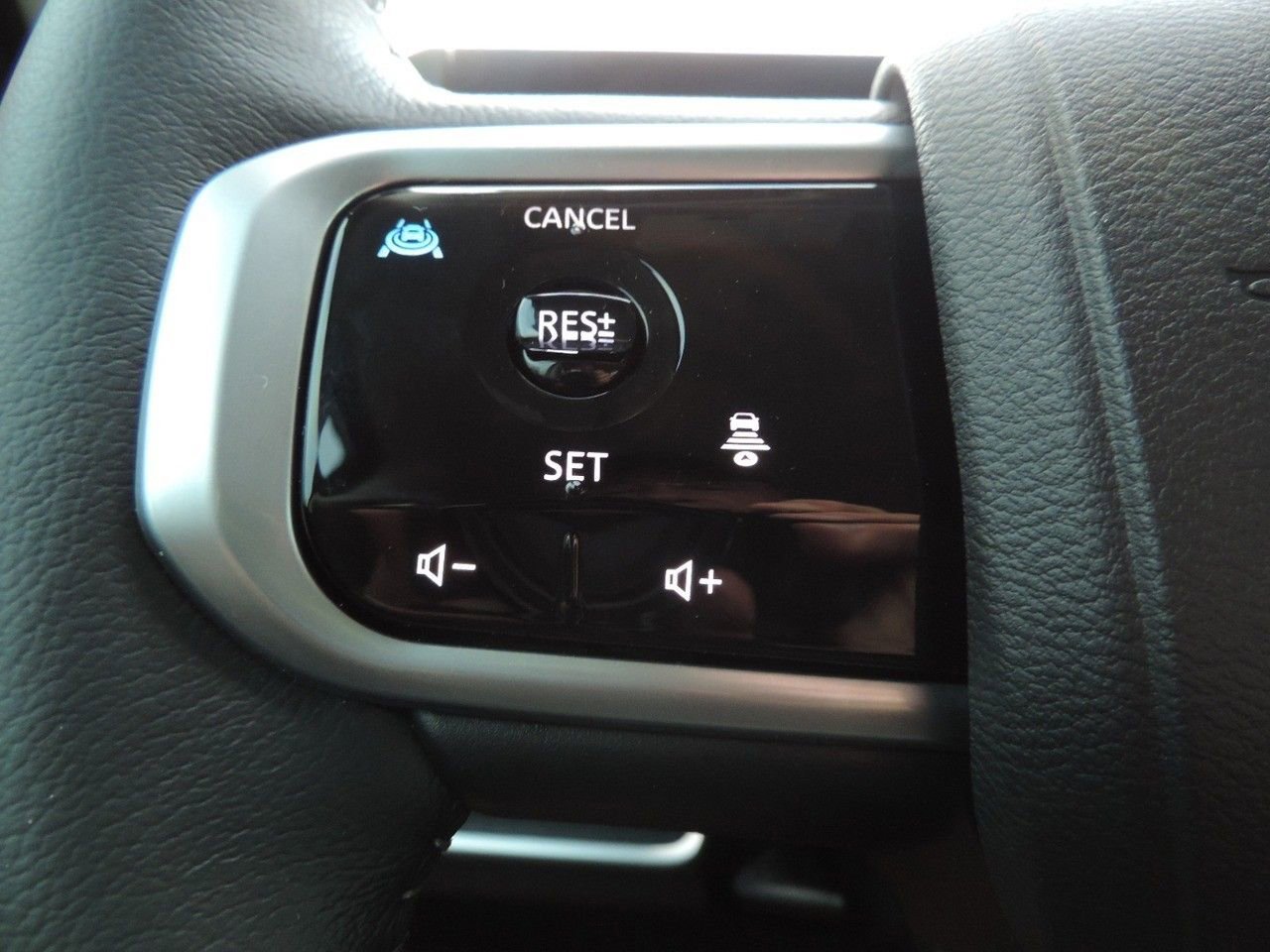 Used 2025 Nissan Armada SV image 27