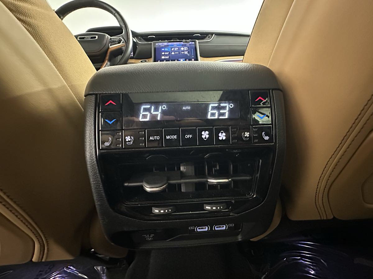 Used 2021 Jeep Grand Cherokee L Summit AWD/4WD image 34