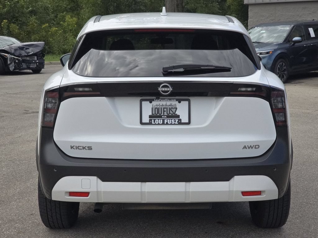 Used 2025 Nissan Kicks SV AWD/4WD image 14