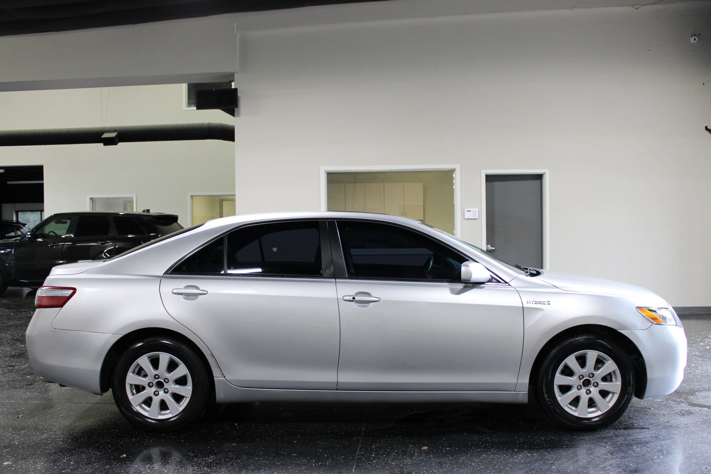 Used 2009 Toyota Camry Hybrid FWD image 2