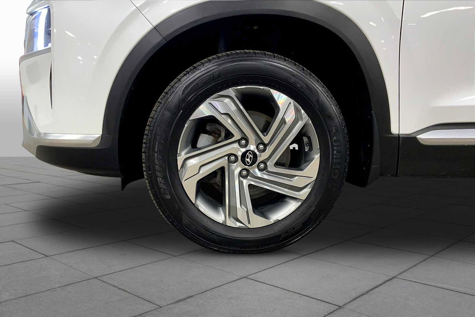 Used 2022 Hyundai Santa Fe SEL w/ Convenience Package image 11