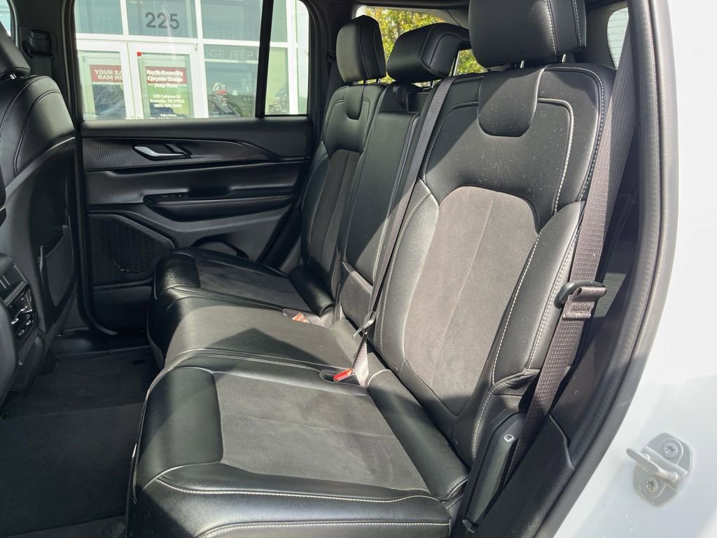 Used 2024 Jeep Grand Cherokee Altitude image 15