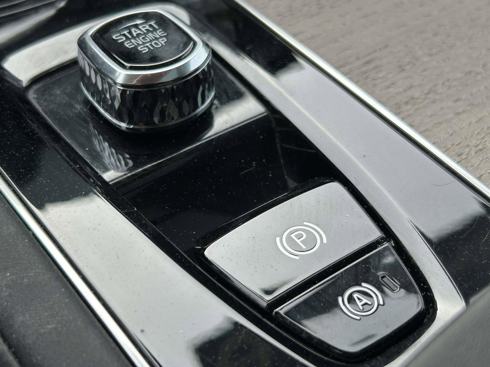 Certified 2025 Volvo XC90 B5 Plus image 29