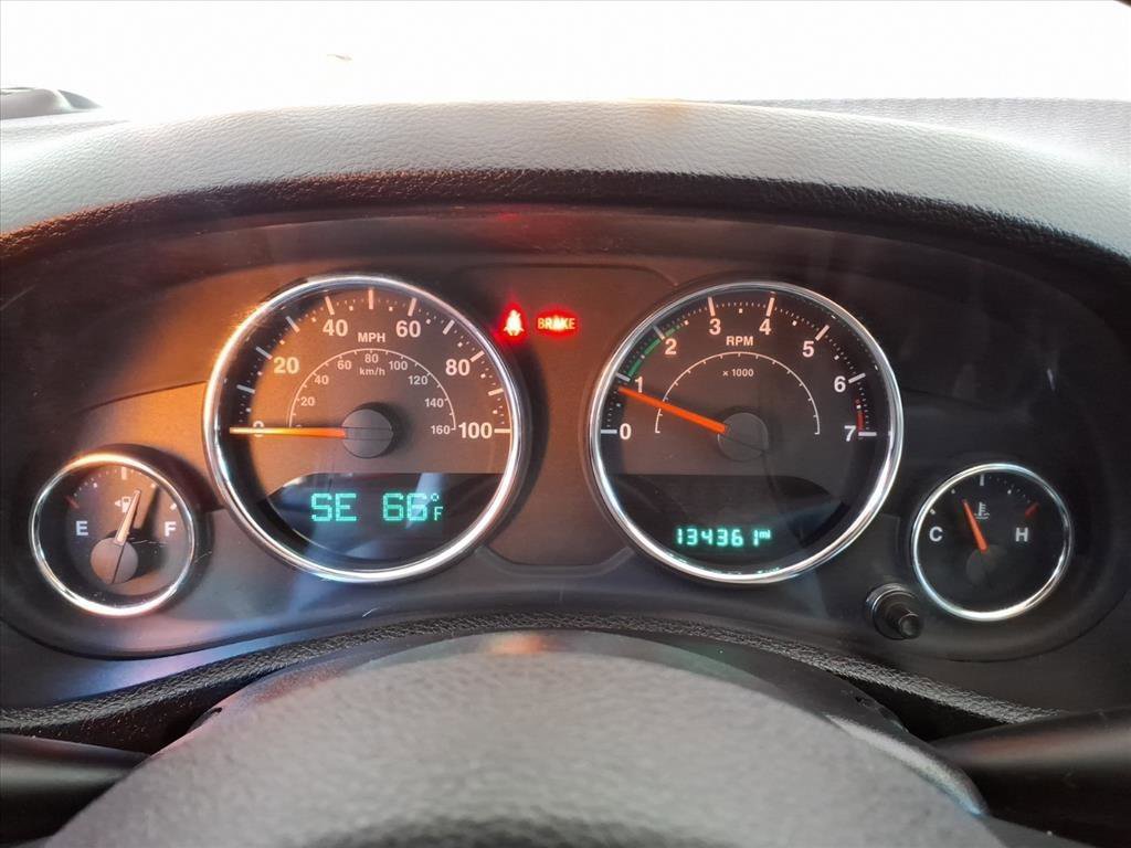 Used 2017 Jeep Wrangler Unlimited Sahara w/ Connectivity Group image 16