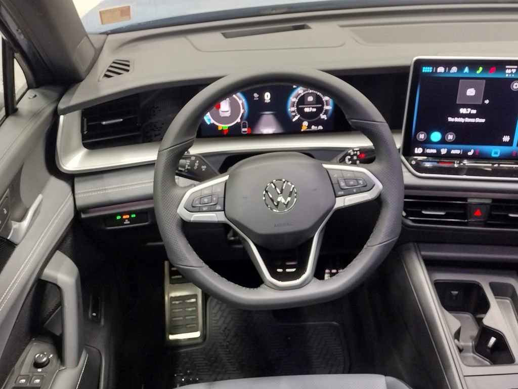 New 2025 Volkswagen Tiguan SE R-Line image 34