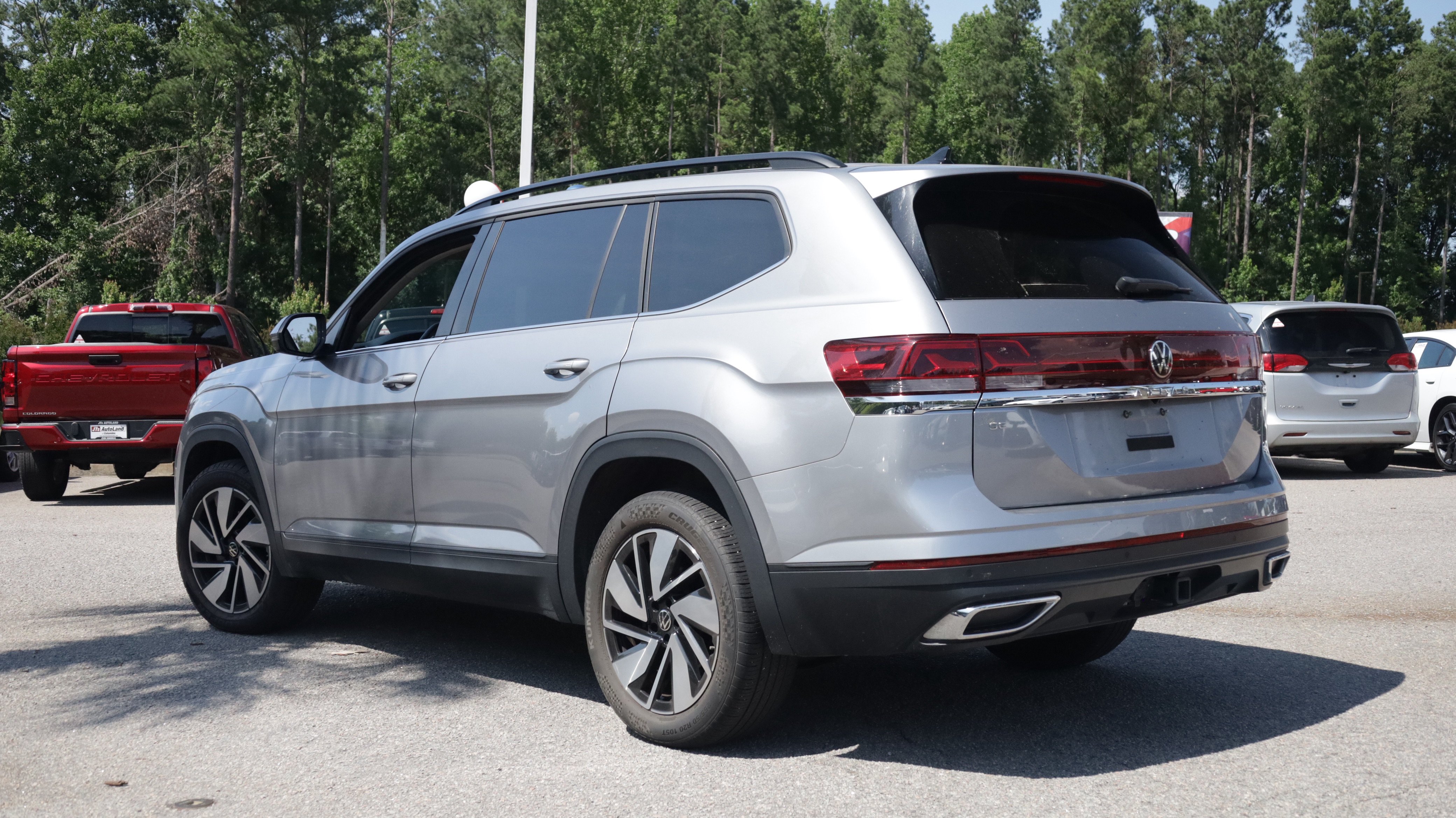 Used 2024 Volkswagen Atlas SE FWD image 3