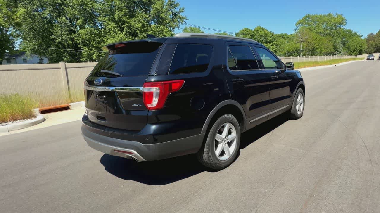 Used 2016 Ford Explorer XLT w/ Equipment Group 202A AWD/4WD image 8