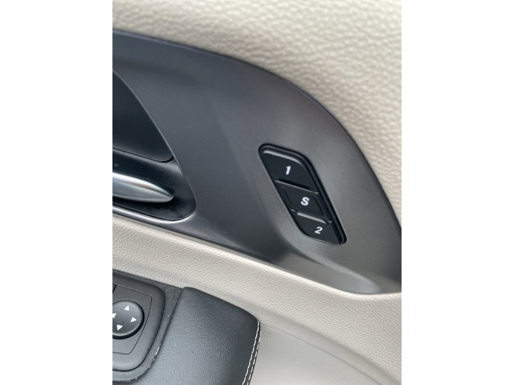 Used 2024 Chrysler Pacifica Select FWD image 16