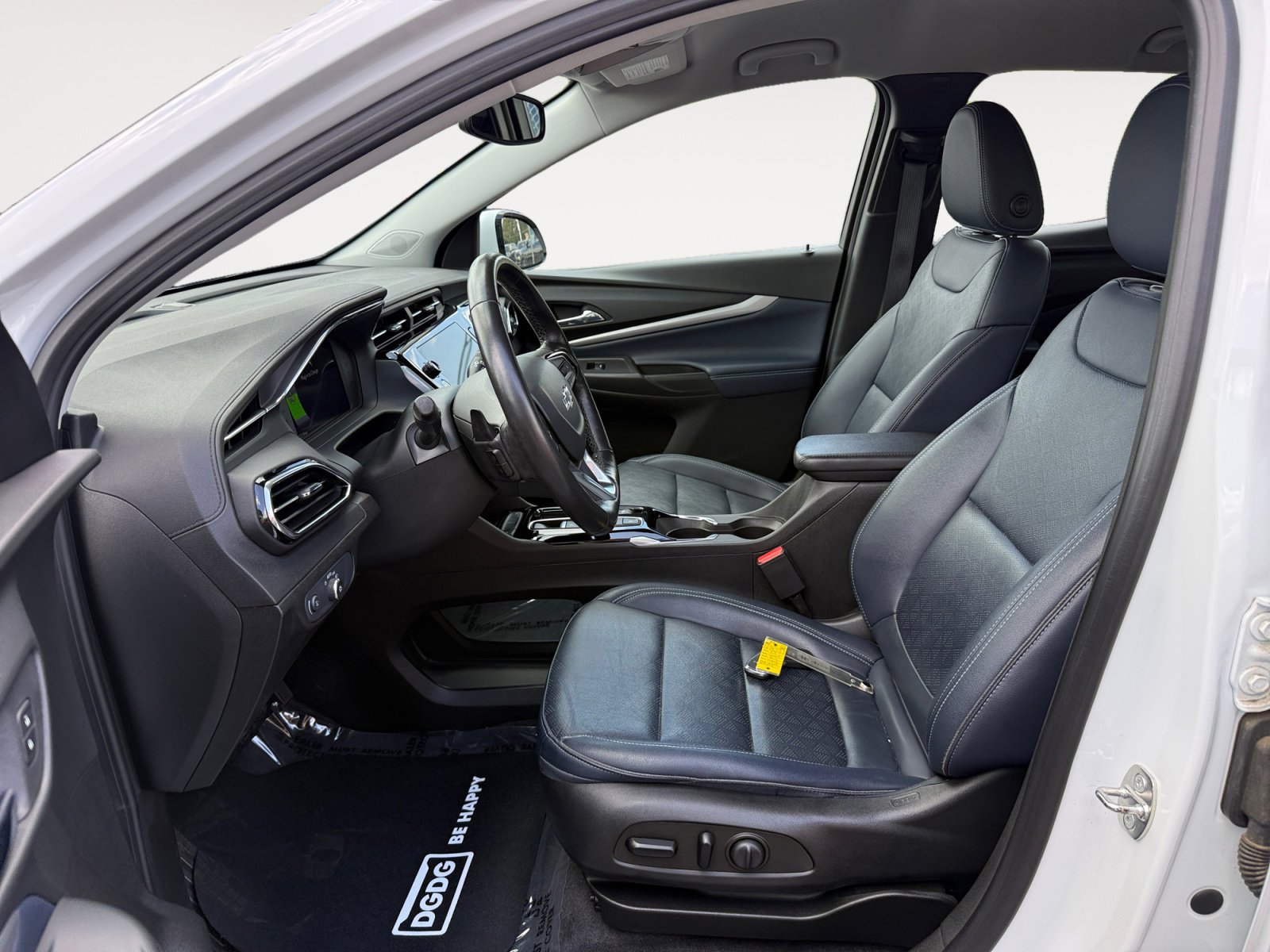 Used 2022 Chevrolet Bolt EUV LT w/ Convenience Package FWD image 10
