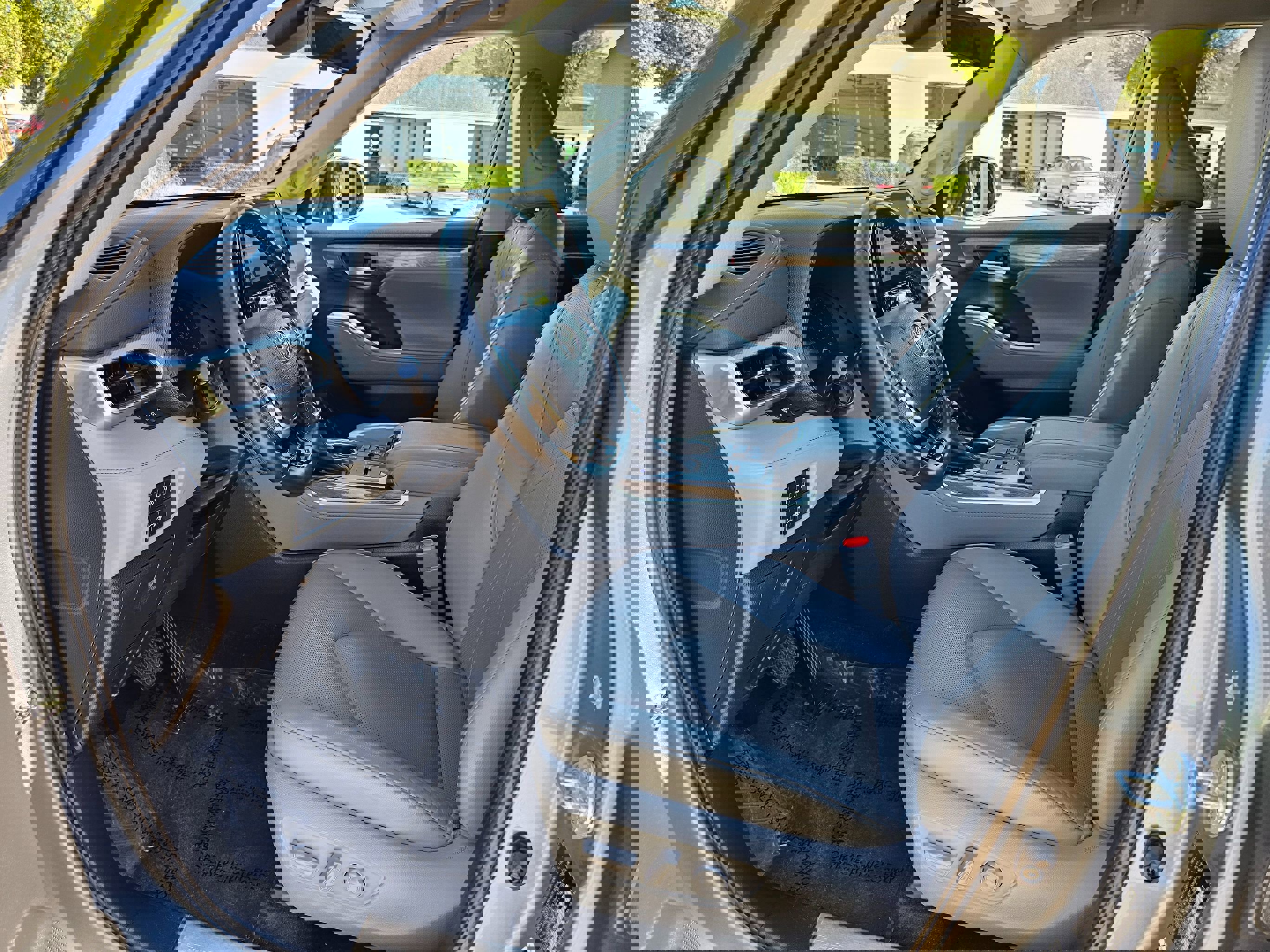 Used 2023 Toyota Highlander Platinum image 17