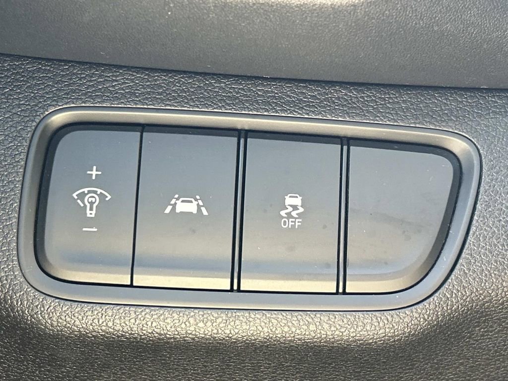 Used 2020 Hyundai Santa Fe SE FWD image 25
