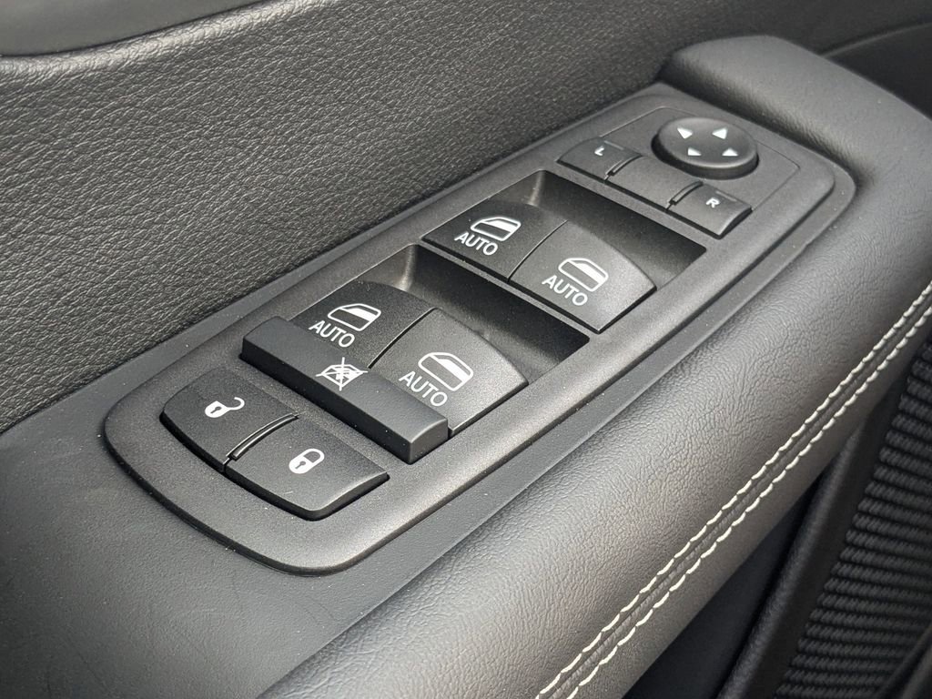New 2026 Chrysler Pacifica Select FWD image 20