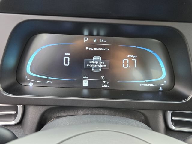 Used 2026 Hyundai Elantra SE FWD image 24