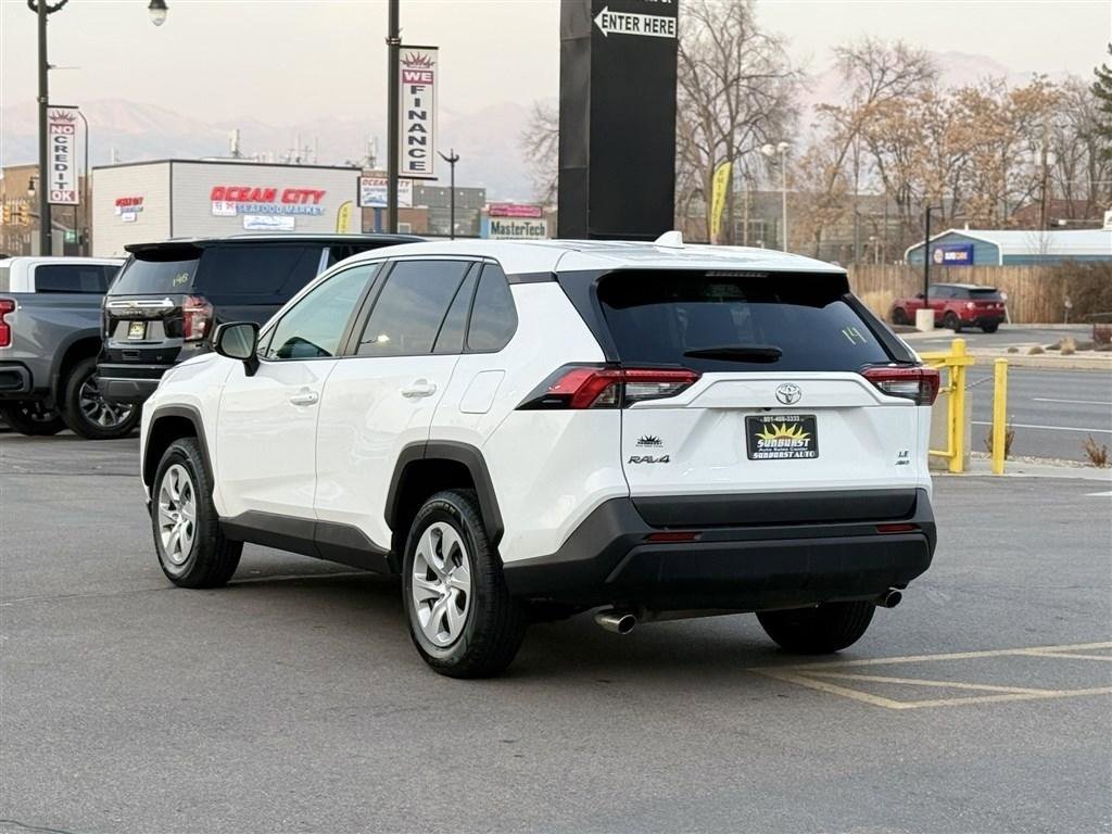 Used 2024 Toyota RAV4 LE AWD/4WD image 5
