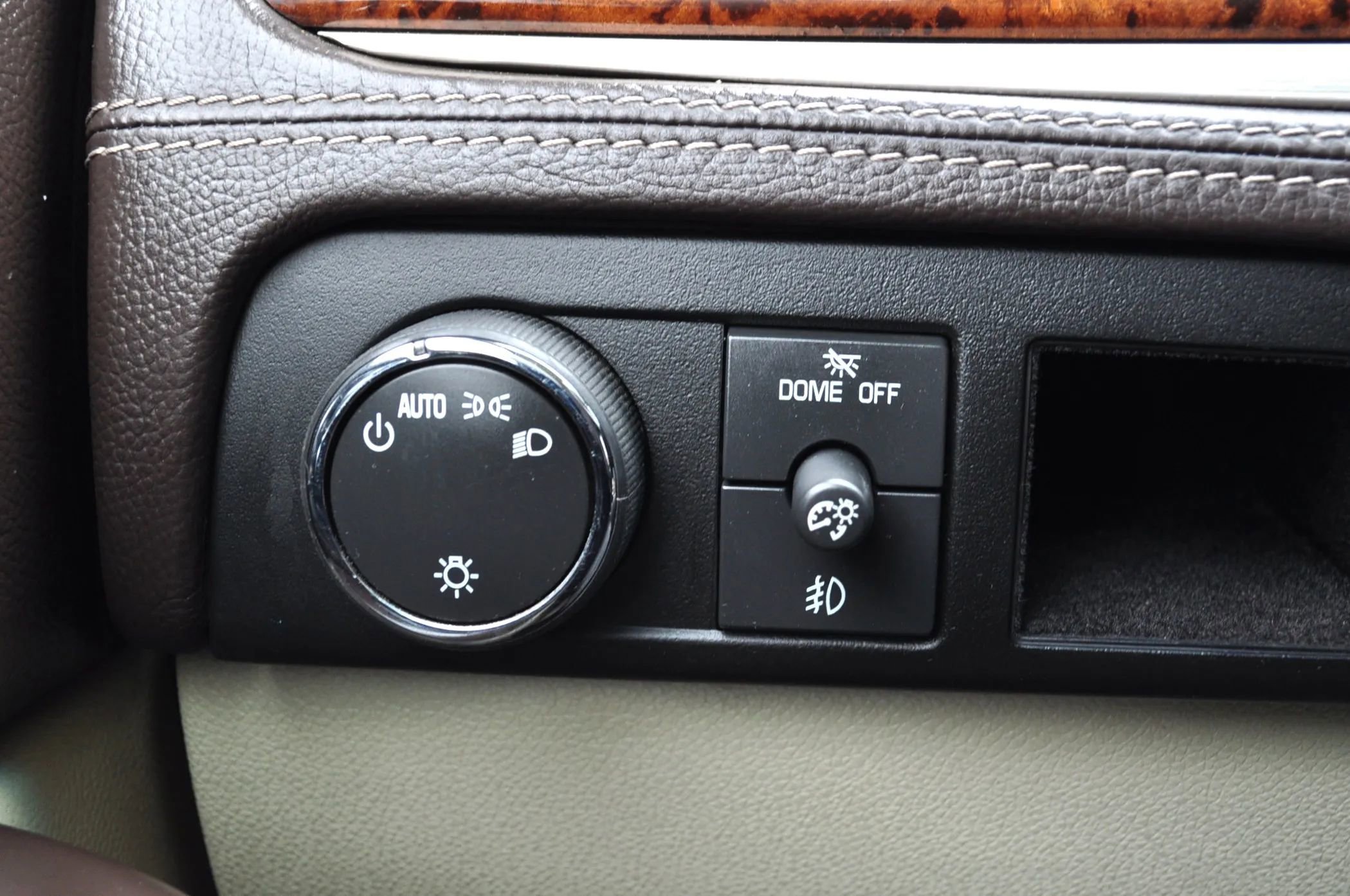 Used 2013 Cadillac Escalade Platinum image 14