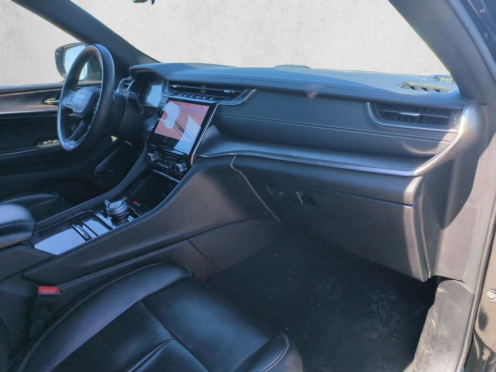 Used 2022 Jeep Grand Cherokee Overland w/ Luxury Tech Group IV AWD/4WD image 19