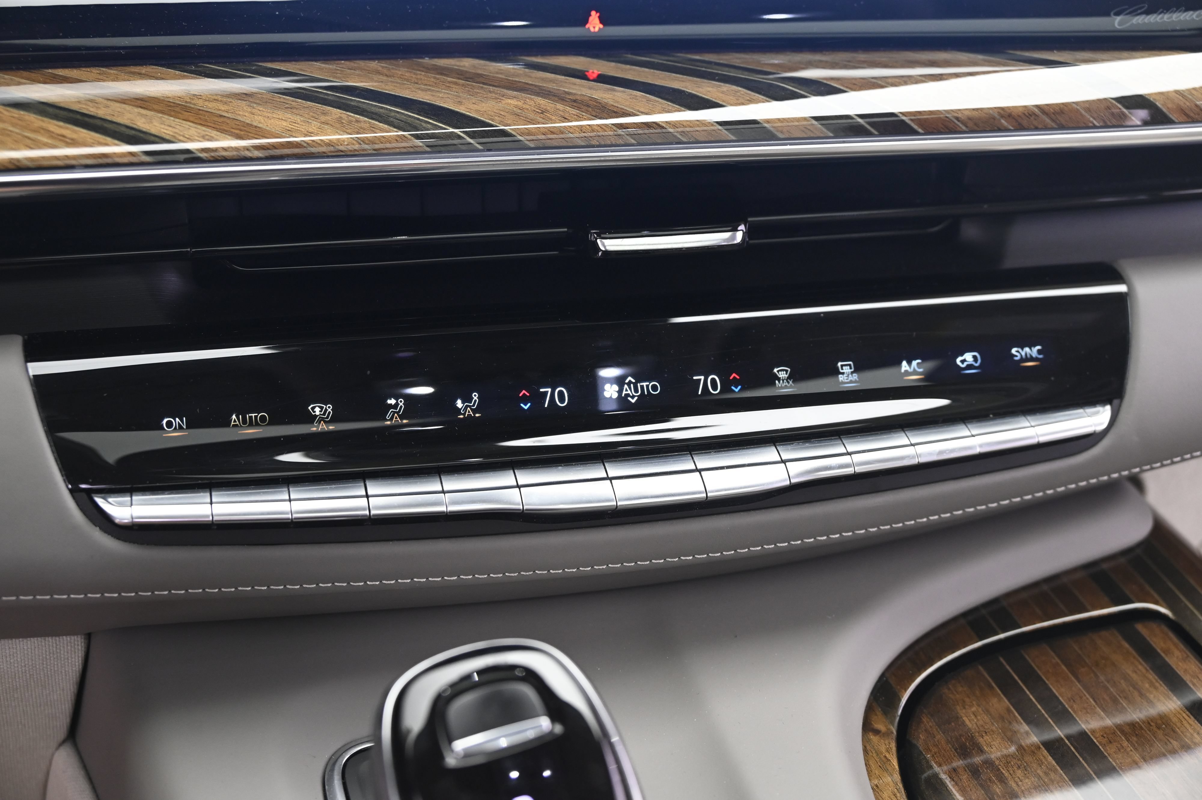 Used 2022 Cadillac Escalade ESV Premium Luxury Platinum AWD/4WD image 35