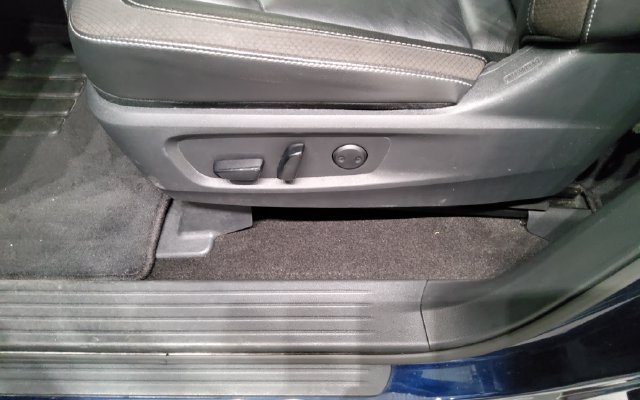 Used 2025 Nissan Pathfinder SL FWD image 31