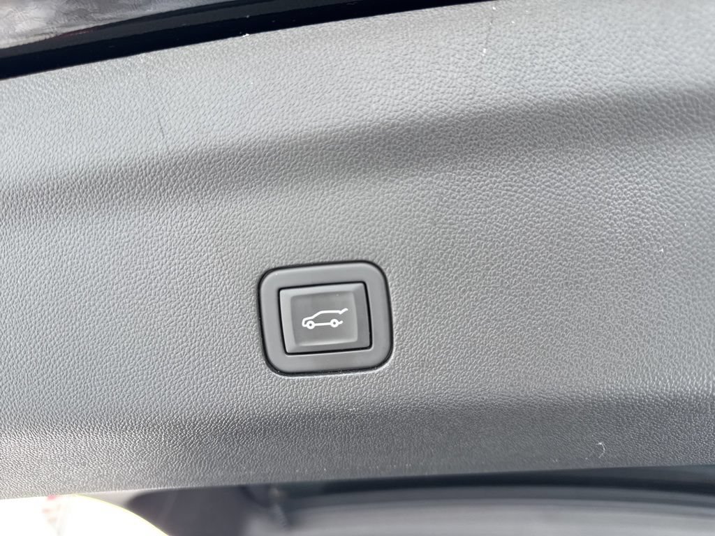 Used 2024 GMC Yukon SLT w/ SLT Luxury Package AWD/4WD image 47