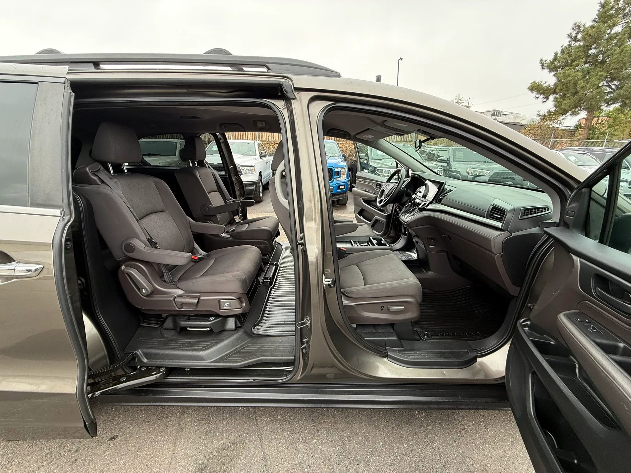 Used 2018 Honda Odyssey EX image 16