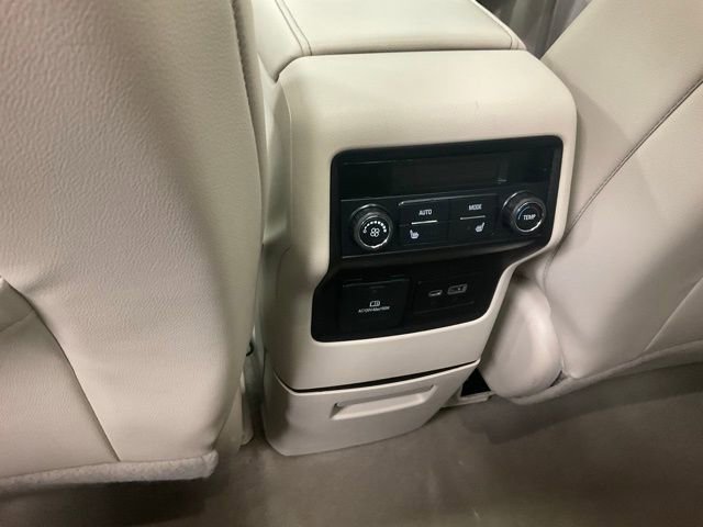 Used 2021 GMC Acadia Denali w/ Denali Ultimate Package AWD/4WD image 19