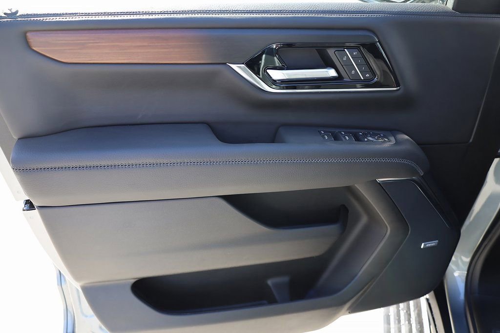 New 2026 GMC Yukon Denali w/ Denali Reserve Package image 10